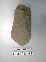 藏品(中型舌刃打製石斧)的圖片